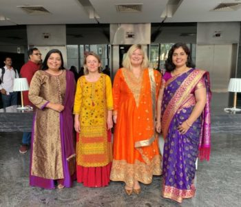 Iva Gueorguieva (Dritte von Links) auf einer Business Reise in Indien.