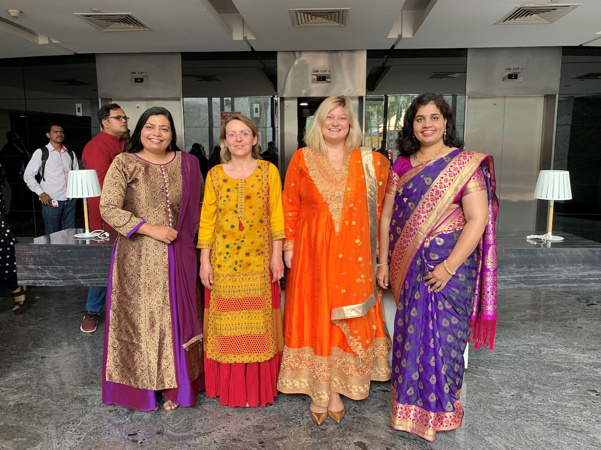 Iva Gueorguieva (Dritte von Links) auf einer Business Reise in Indien.